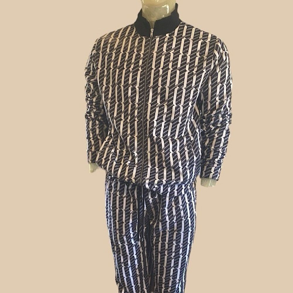 Designer 2-piece Athleisure Tracksuit - Picture 6 of 8